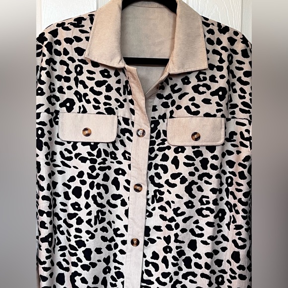 NWOT Women’s Sz M Button Front Cow Print Jacket/Top -corduroy feel - Picture 4 of 11